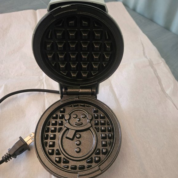 Dash Limited Edition mini blue snowman Waffle maker never used without box - Picture 3 of 5